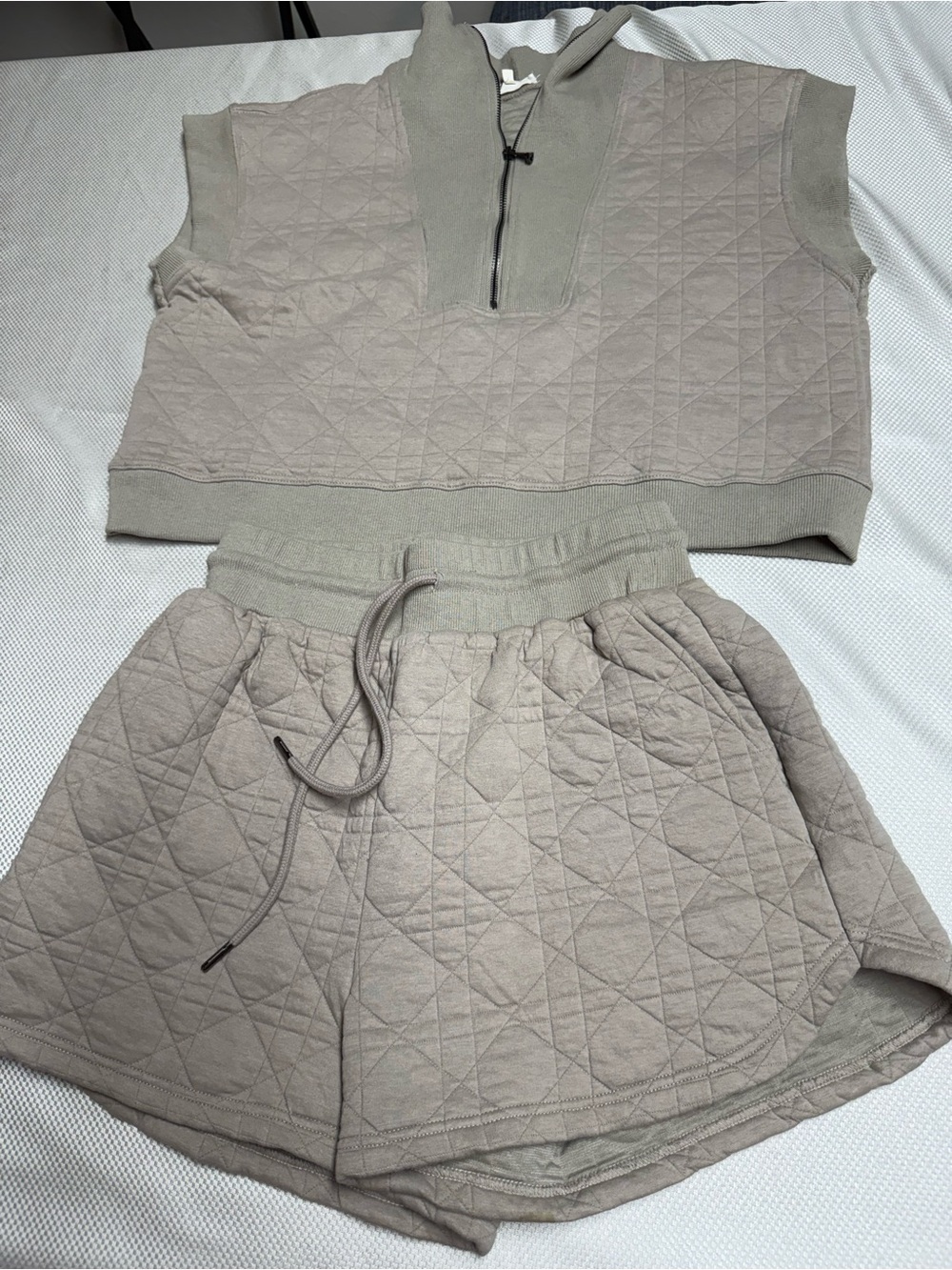entro Ribbed Zip-Up Top in Light Taupe